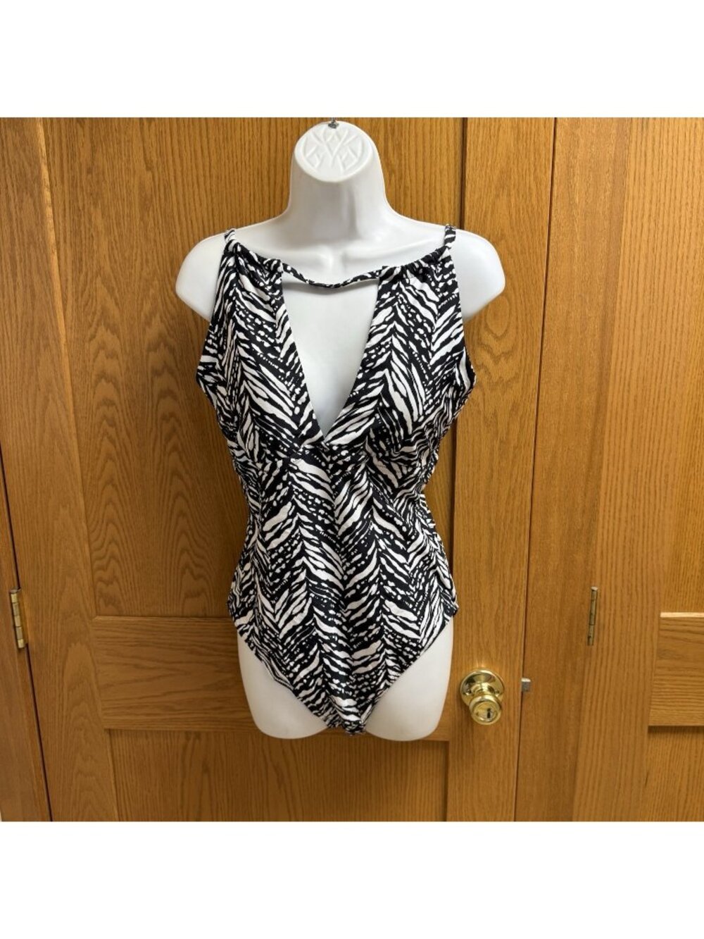 NWT Leilani Black & White Zebra Print Keyhole One-Piece Swimsuit - Size 14